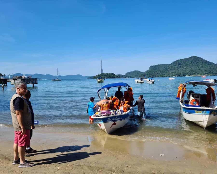 Adventures in Angra and Ilha Grande with Guide and Lunch - Praia de Cataguases and its postcard setting