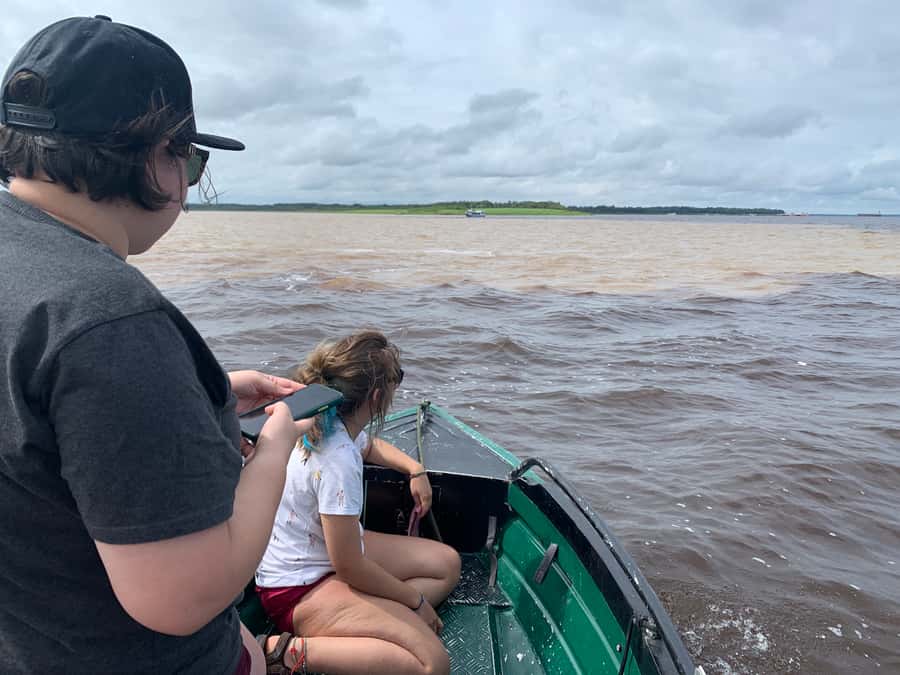 Amazonas: Boat Ride with a Local Amazonian - Giant water lilies and the seasonal Igapó forest