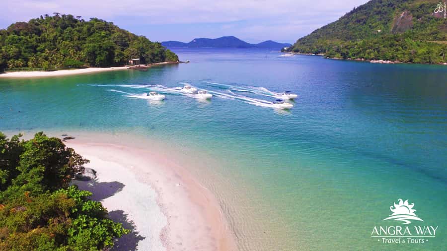 Angra dos Reis: Super Lagoa Azul Speedboat Tour - Grumixama Beach for a quick swim