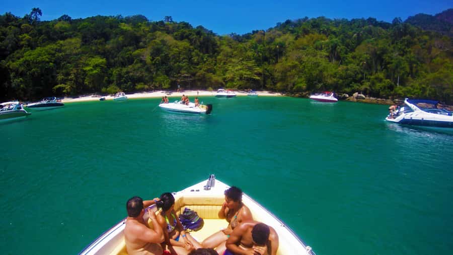Angra dos Reis: Super Lagoa Azul Speedboat Tour - Flechas Beach and the lunch break
