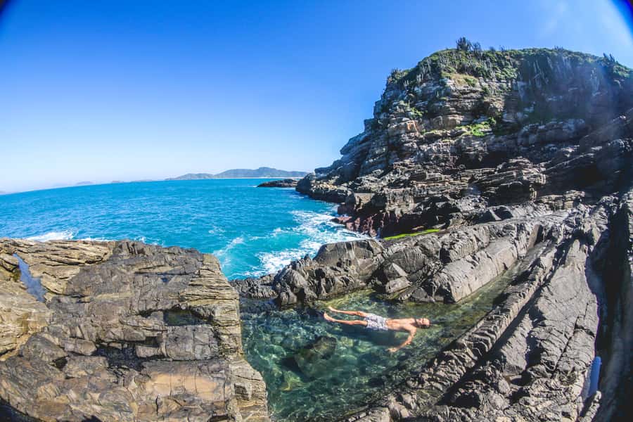 Armação dos Búzios: Walk Through the Natural Pools in Búzios - Why the guide can make or break the experience
