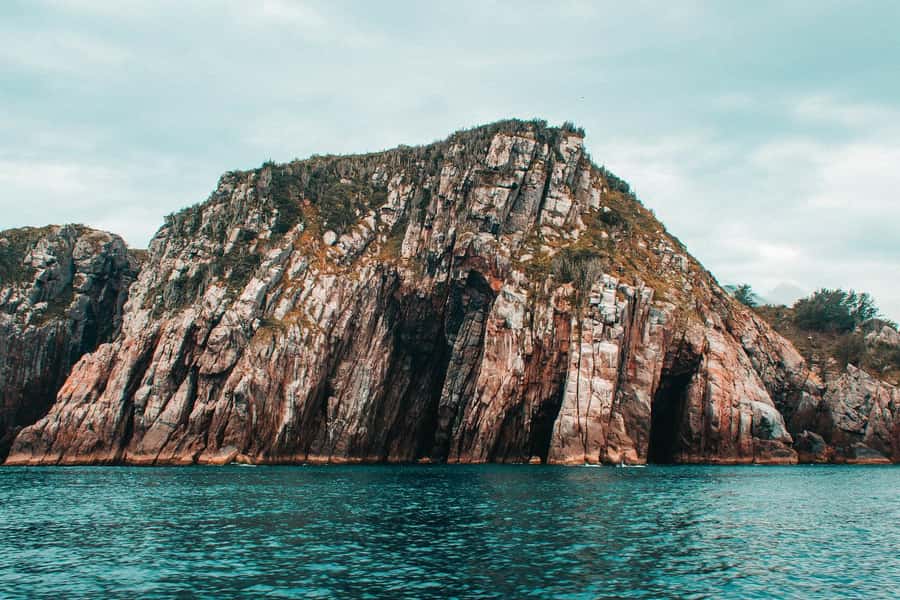 Arraial do Cabo Adventure: Guided Tour, Beaches, and Lunch. - Fenda de Nossa Senhora: a quick stop with character
