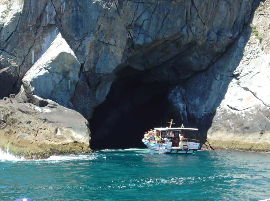 Arraial do Cabo Adventure: Guided Tour, Beaches, and Lunch. - Getting from Rio to the coast