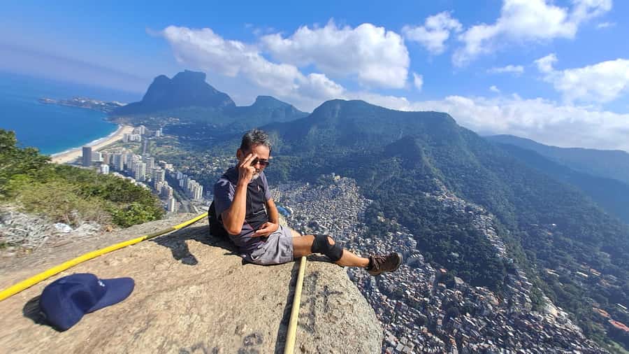 AVenturismo 2 Irmãos hill + Vidigal Favela - Walking Vidigal before the forest