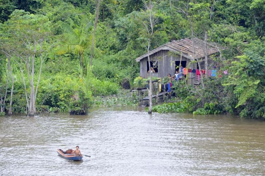 Belém: Half-Day Furos Boat Tour & Riverside Community Visit - Combú Island and the meaning of a furo