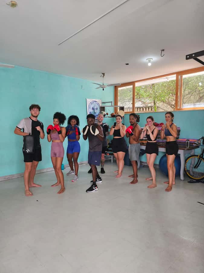 BOXE CLASS - EX BAHIAN CHAMPION (SALVADOR-BA) - A champion-led workout on Rua Doutor João Pondé