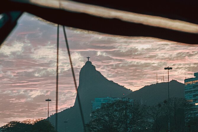 Brunch & Sunset Cruise with Capirinha in Rio - The food and caipirinha service
