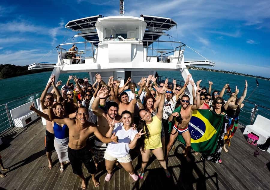Búzios: Catamaran Boat Tour - João Fernandinho, Branca Island, and Ilha Island