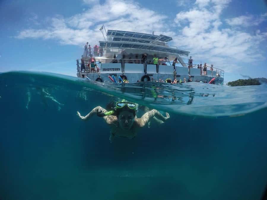 Búzios: Catamaran Boat Tour - The first coastal views: Caboclo Island to João Fernandes