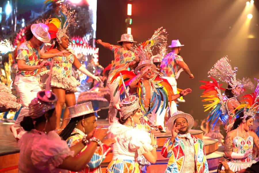 By Night Tour: Roxy Dinner Show & Transfer - From old cinema to Copacabana nightclub