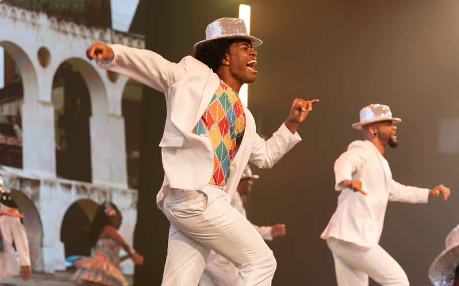 By Night Tour: Roxy Dinner Show & Transfer - Bossa Nova sets the mood