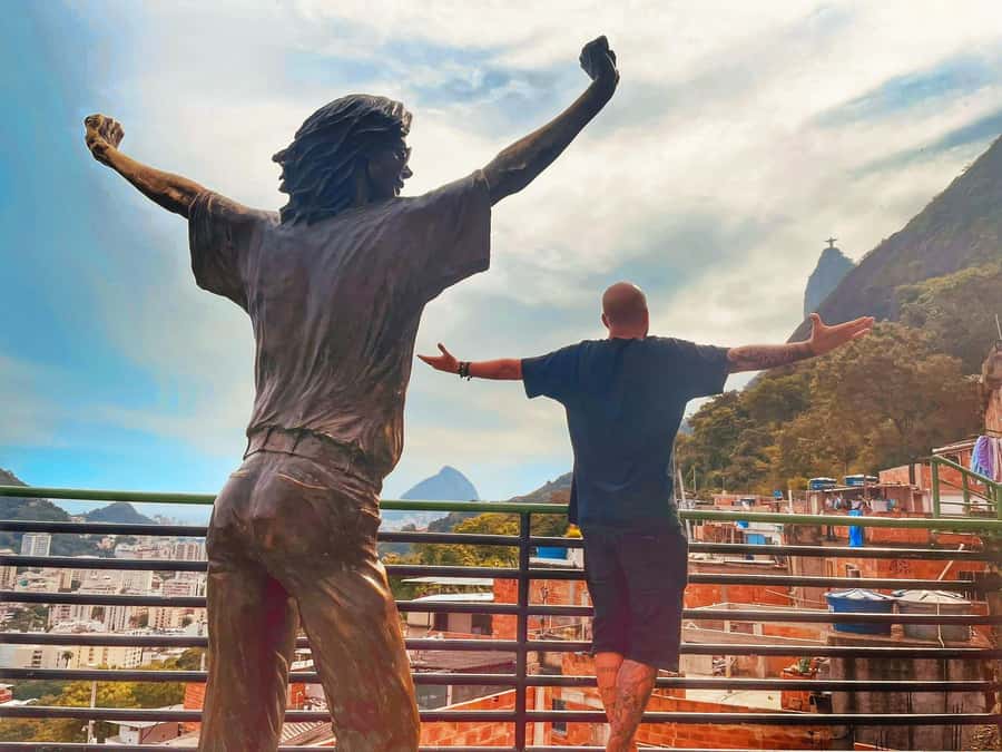 Favela Santa Marta: Walking Tour with local guide - The arts center, sports center, and community projects