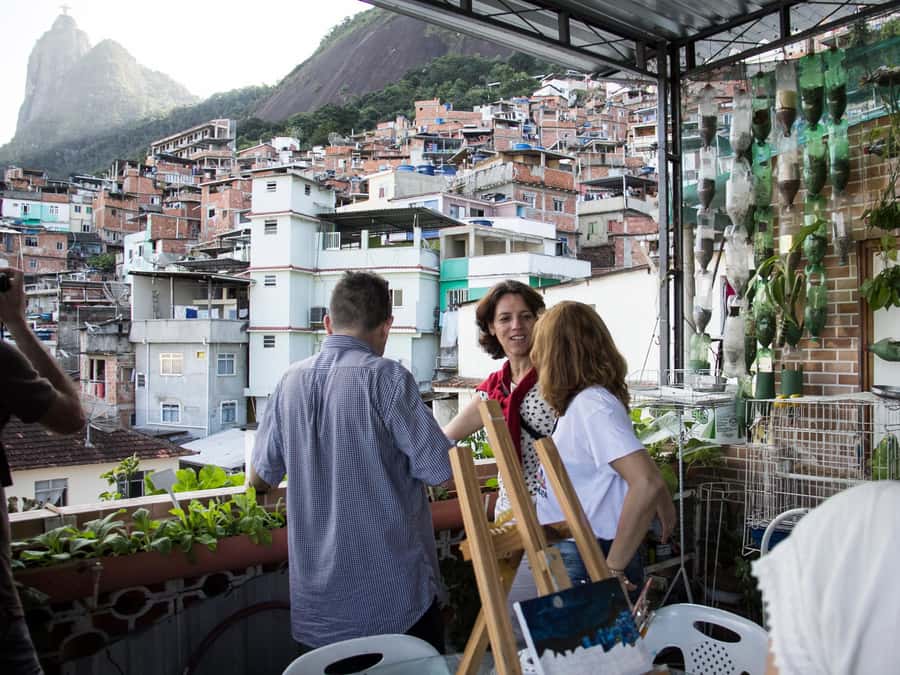 Favela Santa Marta: Walking Tour with local guide - What the mixed language feedback means for you