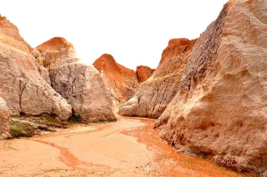 Fortaleza: Tour to Morro Branco and Fontes Beach - Morro Branco and its bands of colored sand