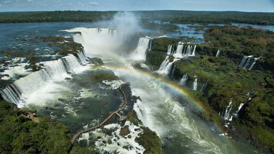 Foz do Iguaçu: Brazilian Side of the Falls + Bird Park - The 1,200-meter trail toward the falls