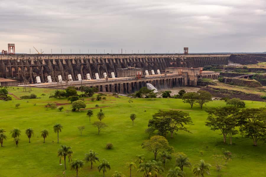 Foz do Iguaçu: Itaipu Hydroelectric Dam - What the air-conditioned vehicle adds