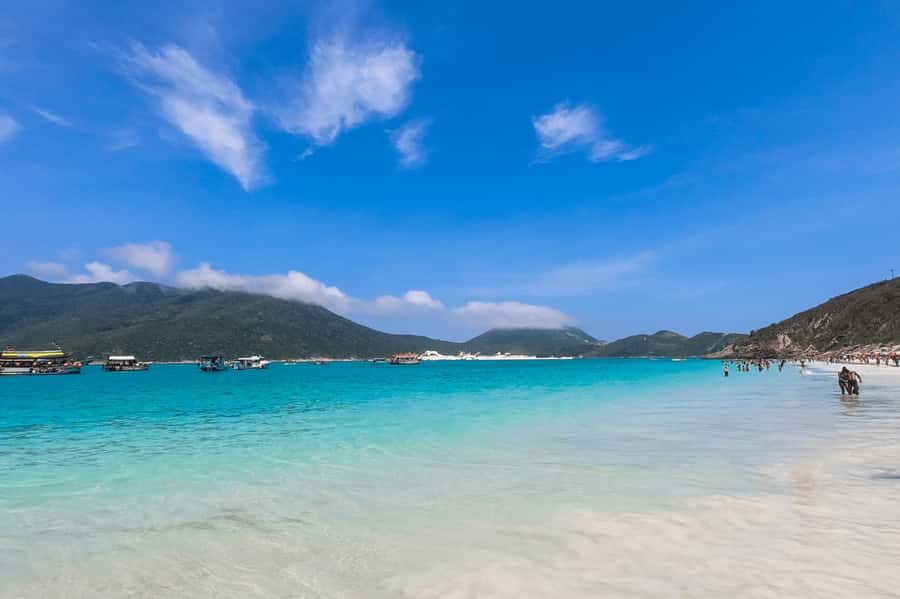 From Búzios: Arraial do Cabo with Boat Tour and BBQ Lunch - Boarding the schooner at Praia dos Anjos