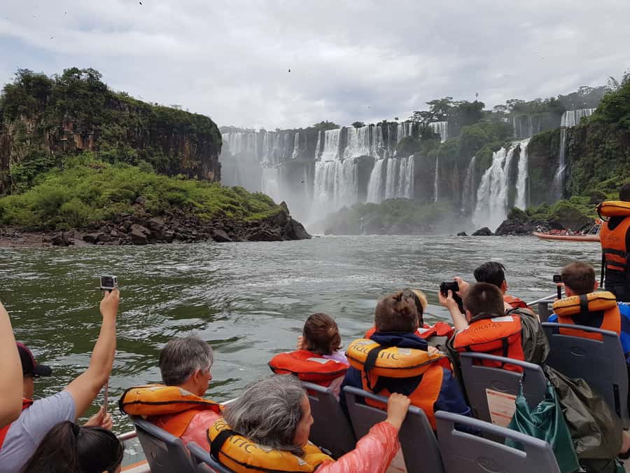 From Foz do Iguaçu: Iguazú Falls Boat Ride Argentina - Entering Iguazú National Park without wasting the morning