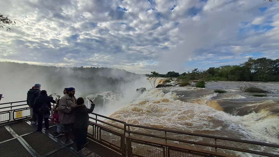 From Foz do Iguaçu: Iguazú Falls Boat Ride Argentina - Great Adventure: expect a full soaking
