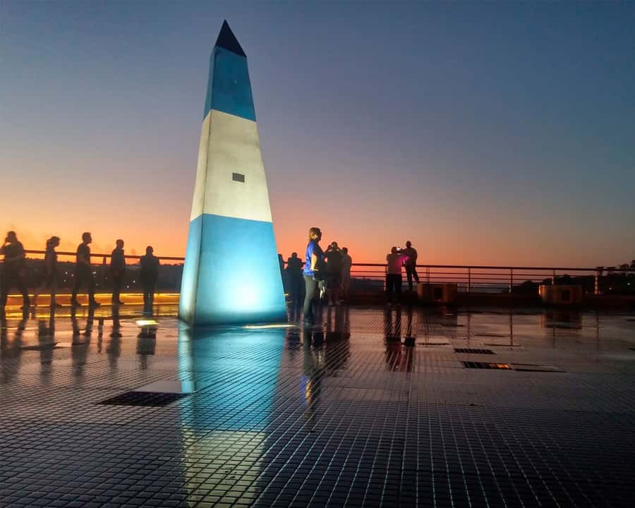 From Foz do Iguaçu: Puerto Iguazu Night Tour - Optional dinner with chorizo steak and a show
