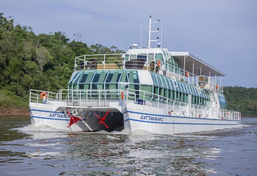 From Foz do Iguaçu: Sunset Catamaran Tour with Meal - Who will enjoy this cruise most?