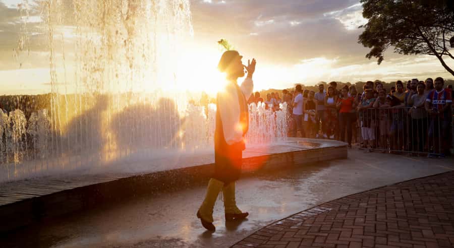 From Foz do Iguazu: Triple Frontier Landmark Ticket - Walking into the three-country viewpoint