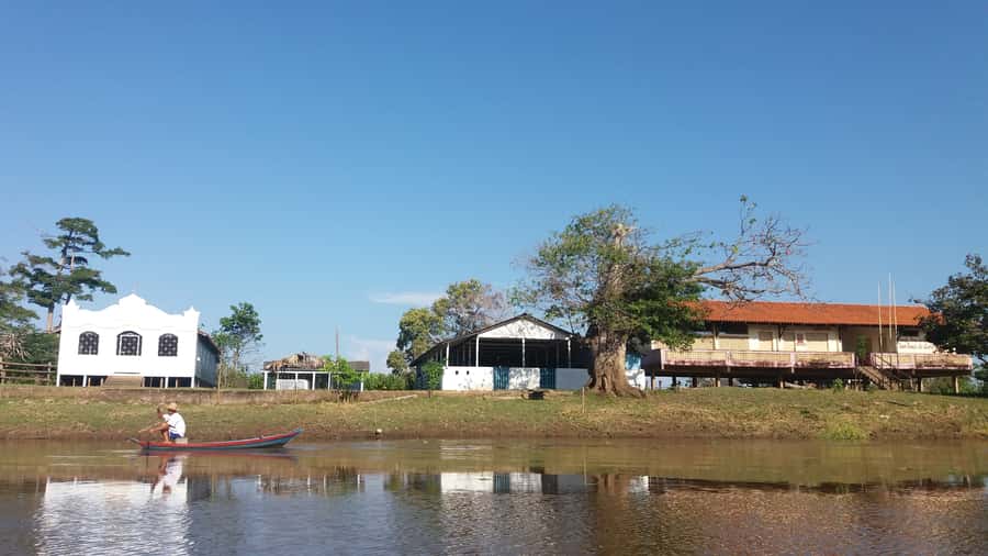 From Manaus: 3 or 4-Day Rio Negro & Anavilhanas River Cruise - Day 2: Anavilhanas at sunrise and piranha fishing