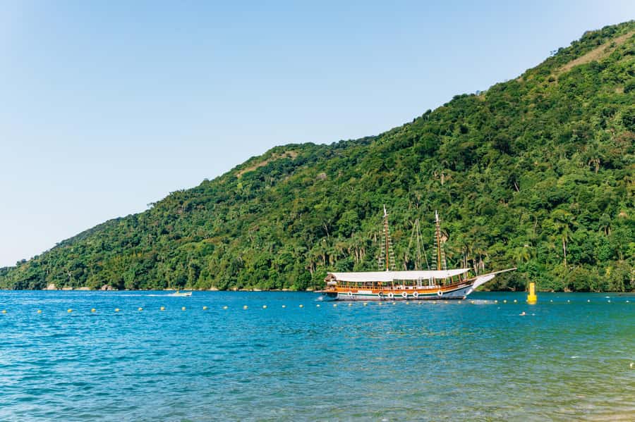 From Rio de Janeiro: Angra dos Reis Boat Trip with Lunch - Blue Lagoon and the fish-filled water