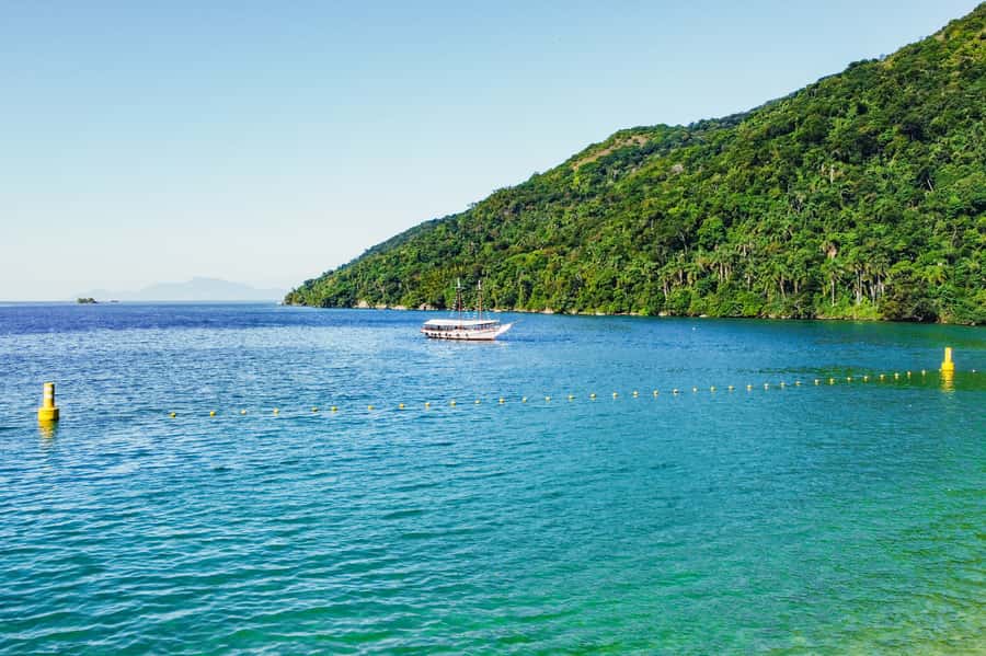 From Rio de Janeiro: Angra dos Reis Boat Trip with Lunch - Cataguases Beach and the smaller island stops