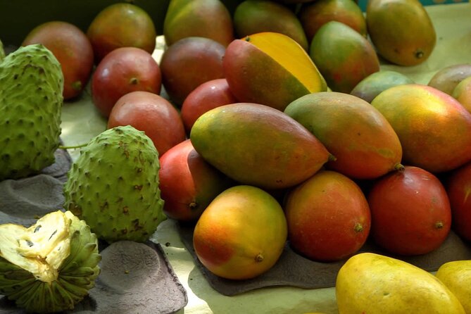 Guided Market Fruit Tasting in Rio with 15+ Exotic Flavors - What the guide adds to each tasting