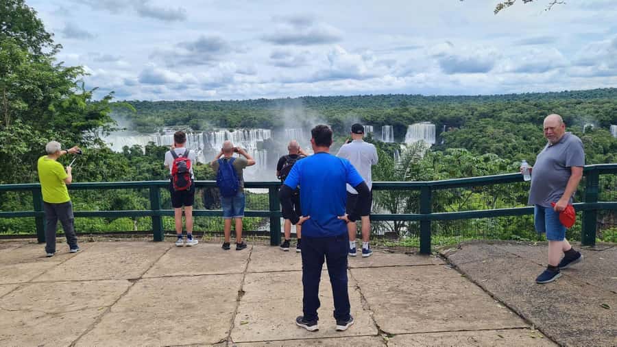 Iguassu Waterfalls: 1 Day Tour Brazil and Argentina's sides - Brazil’s 1 km trail delivers the big picture