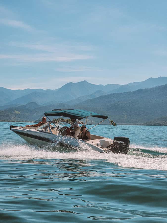 Paraty: A Private Speedboat Experience in Mamangua - Ilha dos Cocos and the first stretch of coast