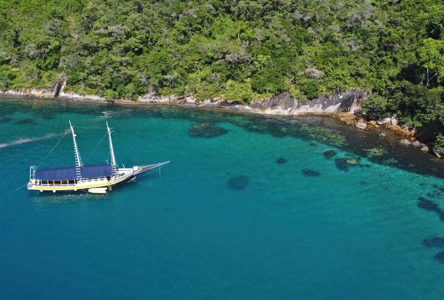 Paraty Bay: Islands & Beaches Boat Tour with Snorkeling - Lunch, drinks, and the real cost of the day