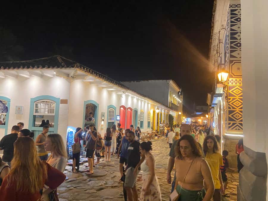 Paraty: Historic Centre Walking Tour & Cachaça Tasting - Why a 90-minute walk helps you read Paraty