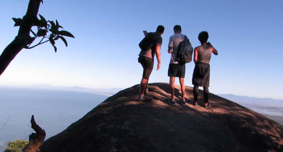 Pedra do Telégrafo Hike and Beach Full-Day Tour - The summit and the famous photo rock