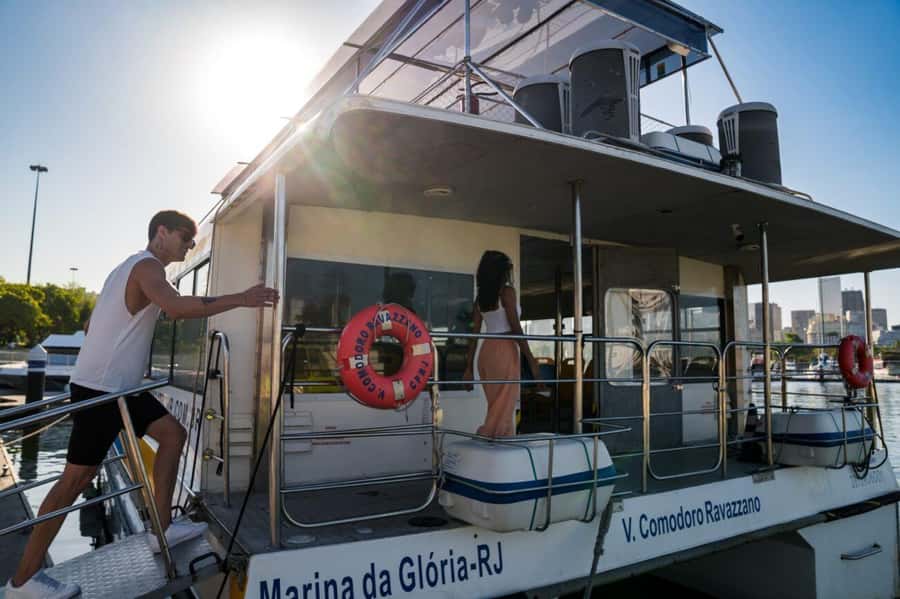 Rio: Boat Tour of Guanabara Bay - Crossing toward Niterói under the Rio-Niterói Bridge