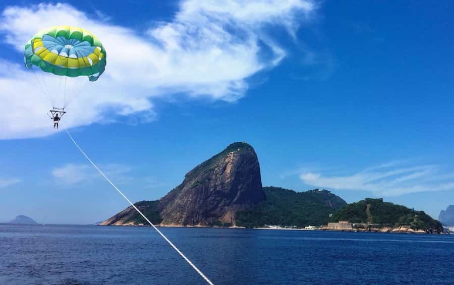 Rio de Janeiro: 2-Hour Boat Trip with Parasailing - Getting ready on the boat