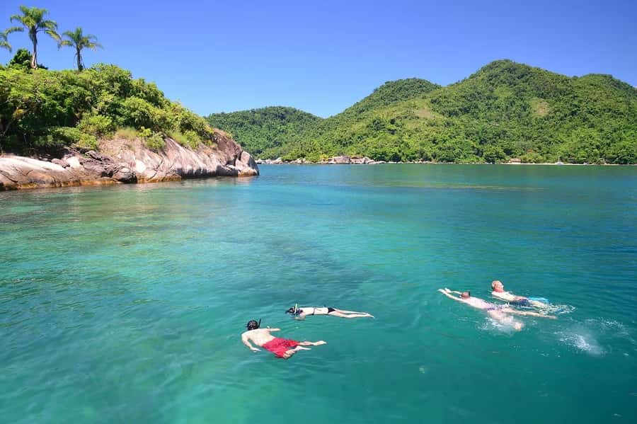 Rio de Janeiro: Angra dos Reis and Ilha Grande Full-Day Tour - Boarding the boat at Angra dos Reis