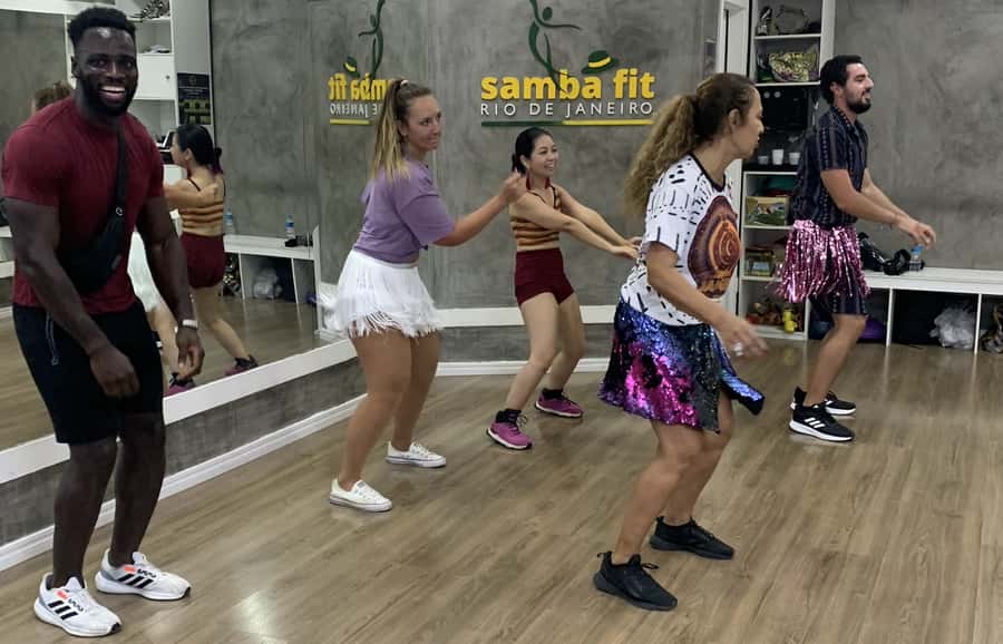 Rio de Janeiro: Beginner Samba Lesson in Ipanema - The Carnival Costume Finish