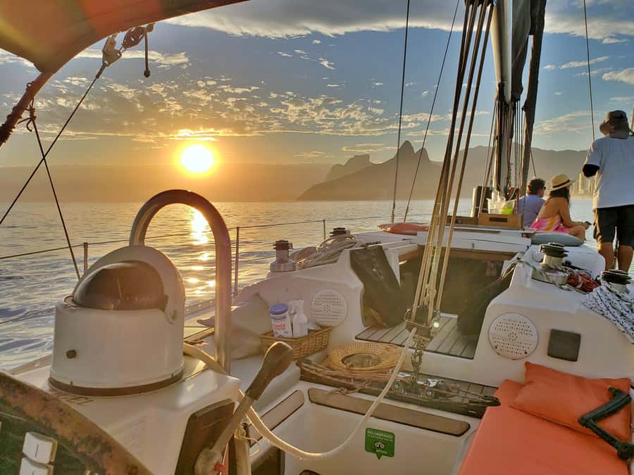 Rio de Janeiro: Guanabara Bay Sunset Sailing Tour & Drinks - Key points to know before booking