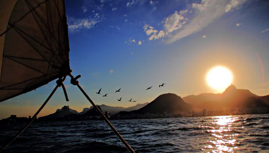Rio de Janeiro: Guanabara Bay Sunset Sailing Tour & Drinks - Leaving the marina and entering the bay