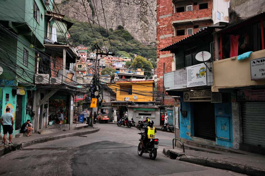 Rio De Janeiro: Half-Day Rocinha Favela Walking Tour - The rooftop stop and Rio from above