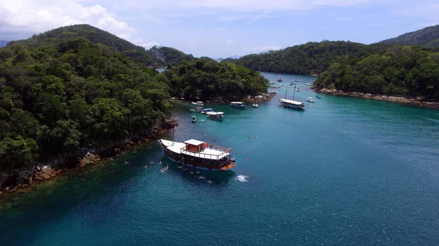 Rio de Janeiro: Ilha Grande with Boat Tour & Optional Lunch - Boarding the schooner in Angra dos Reis