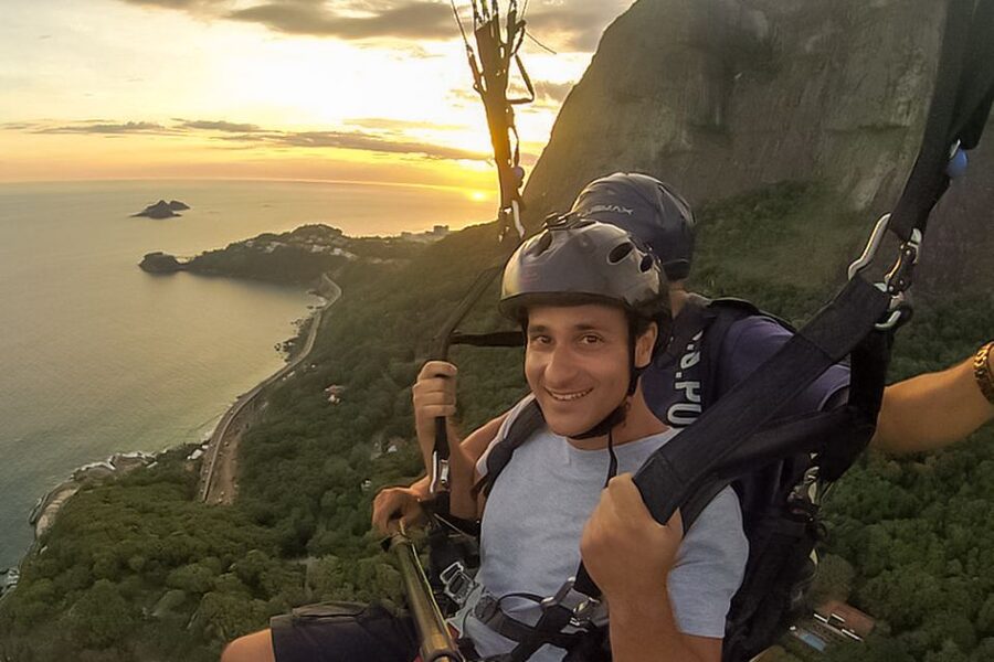Rio de Janeiro: Paragliding Tandem Flight - Practical clothing and age rules