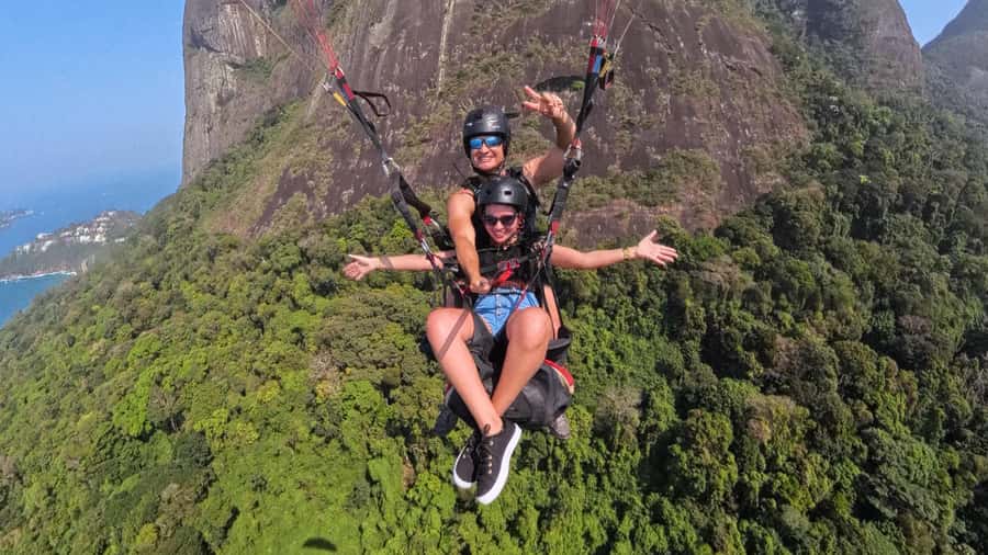 Rio de Janeiro : Paragliding Tandem Flights over Rio - Landing near São Conrado Beach