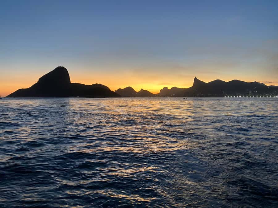 Rio de Janeiro: Sunset Sailboat Tour with Open Bar - Setting out from Urca and the Flutuante dock
