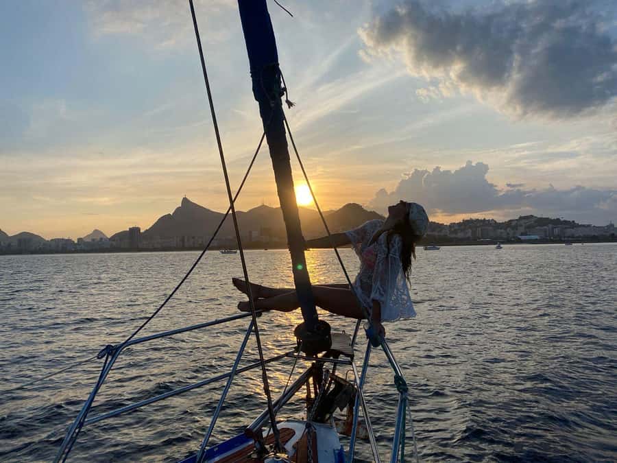 Rio de Janeiro: Sunset Sailboat Tour with Open Bar - Caipirinhas, snacks, and the open-bar value