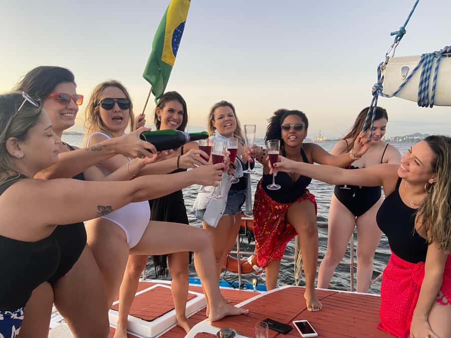 Rio de Janeiro: Sunset Sailboat Tour with Open Bar - Returning to Mureta da Urca