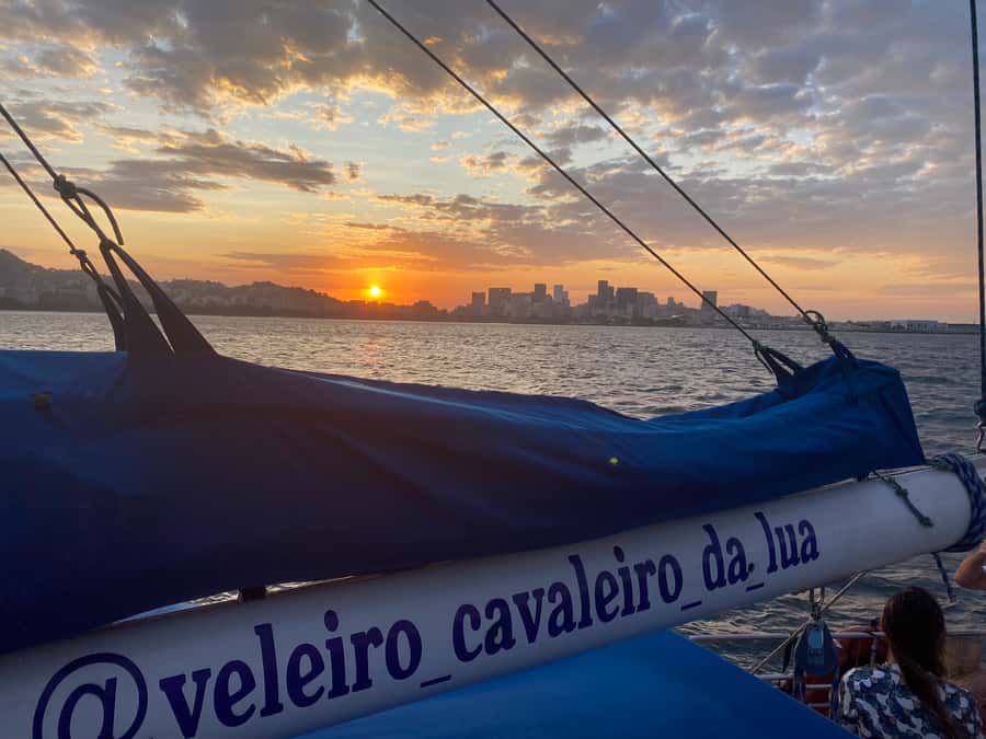Rio de Janeiro: Sunset Sailboat Tour with Open Bar - Who should book this sailboat trip