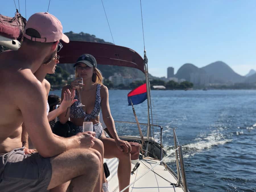 Rio de Janeiro: Sunset Sailing Tour - Drinks, snacks, and the onboard mood